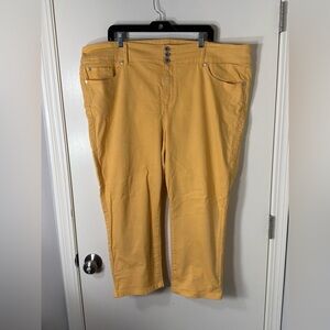 Torrid Women’s Super Soft Yellow 3 Button Jegging Plus Size 24